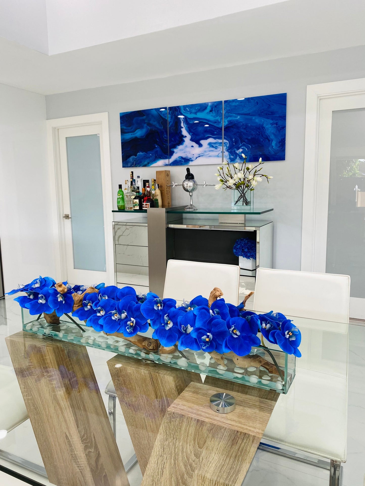 ORCHID AQUARIUM WITH NATURAL WOOD