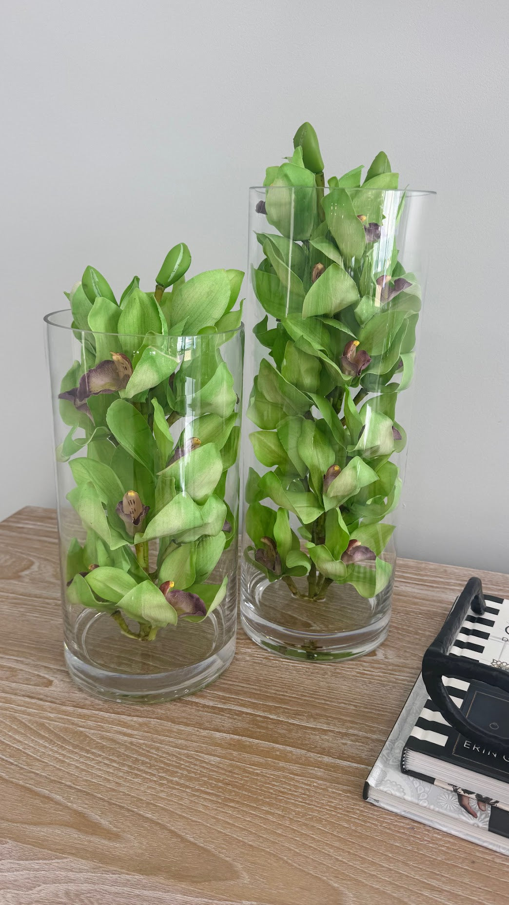 SET OF DECORATIVE CYLINDERS WITH ORCHIDS