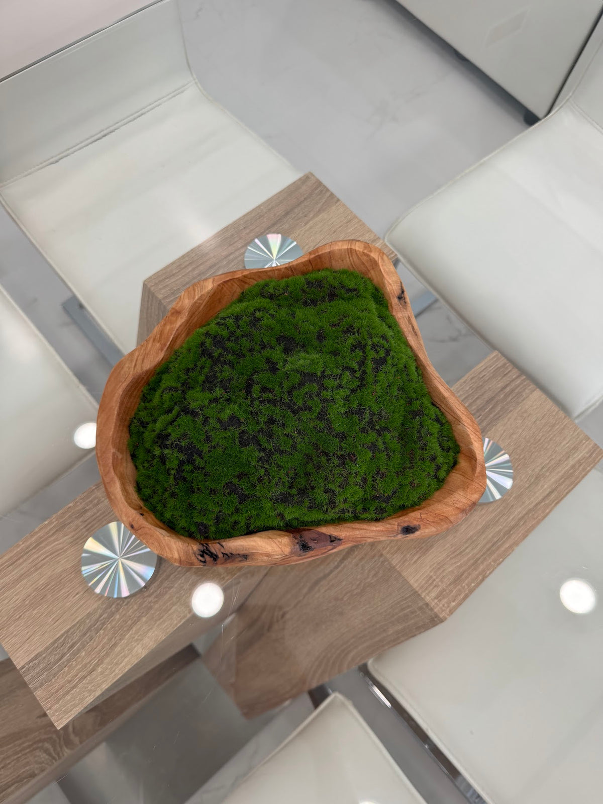 DECORATIVE MOSS ARRANGEMENT IN NATURAL WOOD BOWL