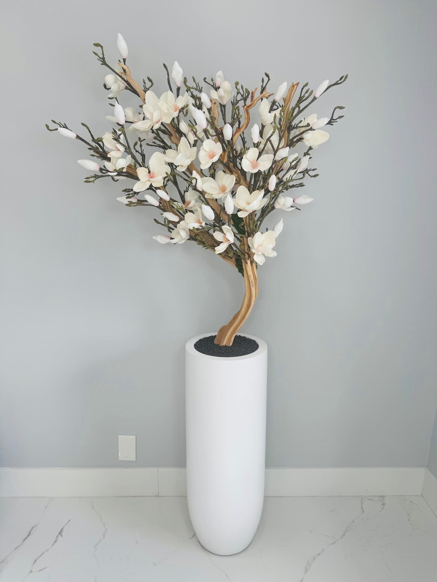 MAGNOLIA TREE IN MATTE WHITE BASE