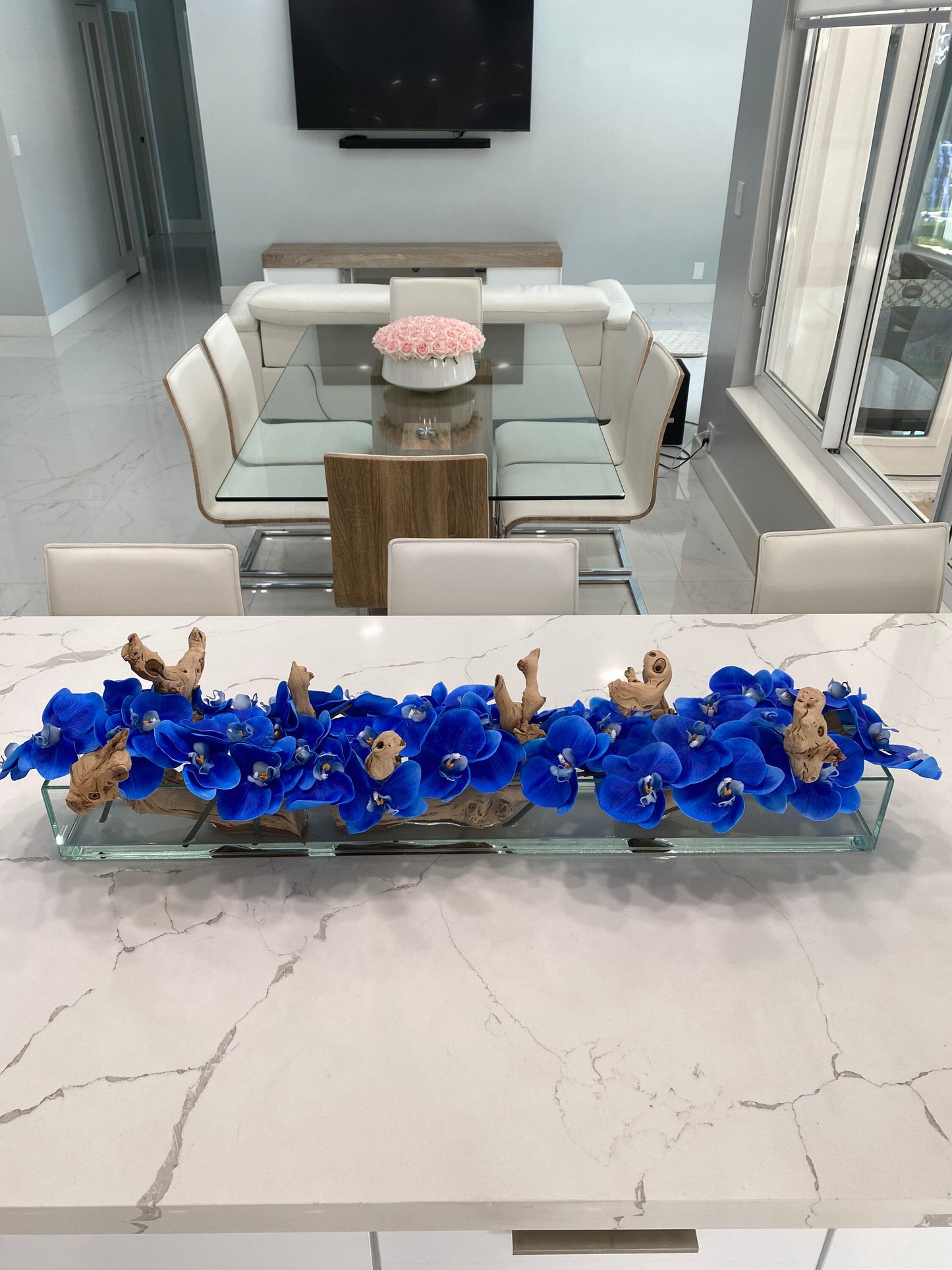 ORCHID AQUARIUM WITH NATURAL WOOD