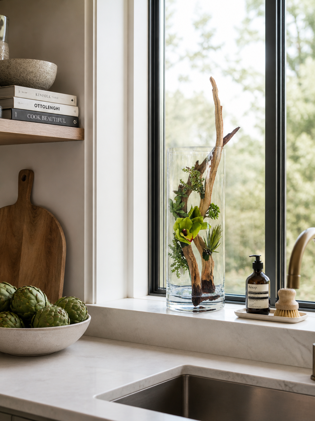 WOOD & SUCCULENT DECORATIVE CYLINDER