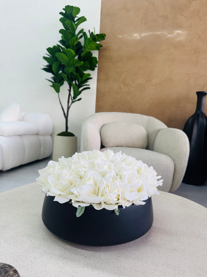 ROSES IN CERAMIC BLACK VASE