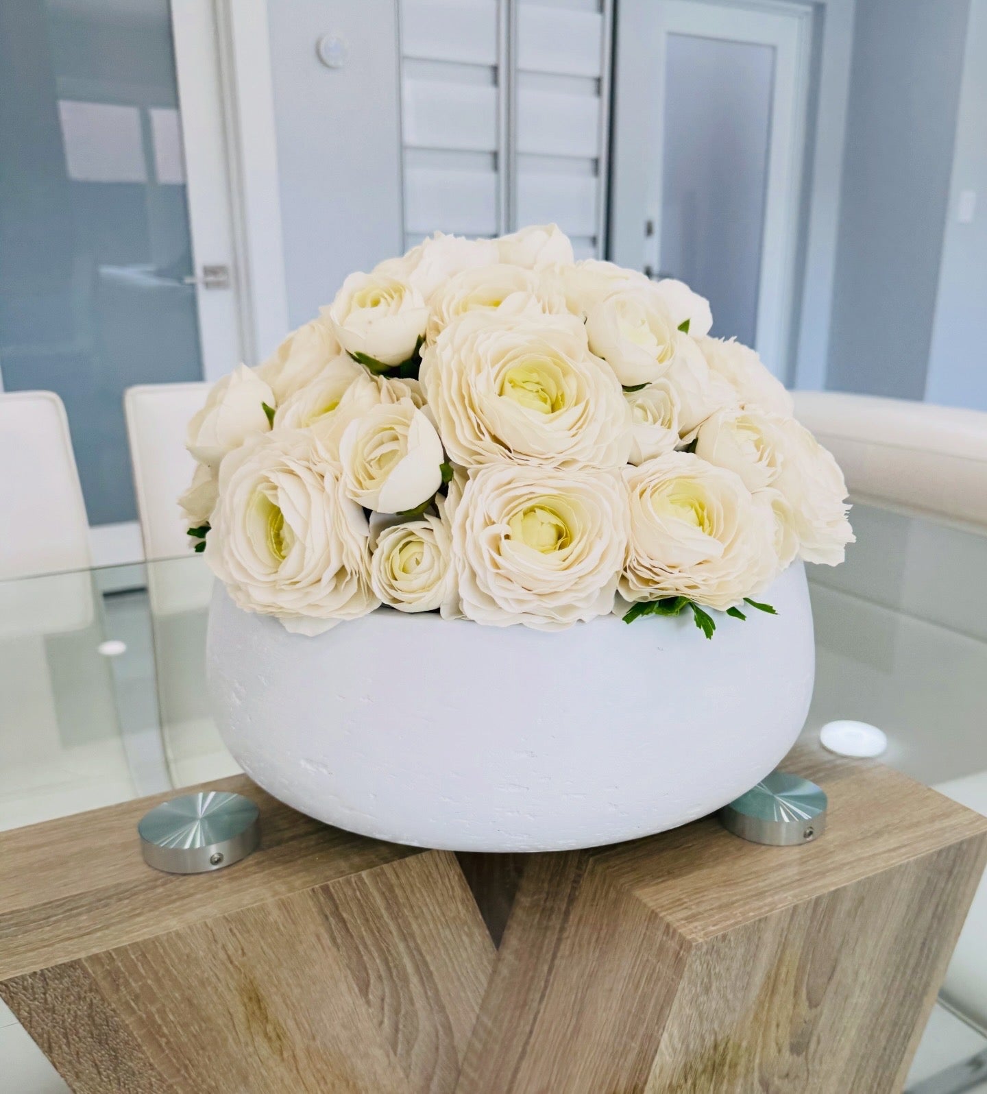 RANUNCULUS IN WHITE CERAMIC VASE