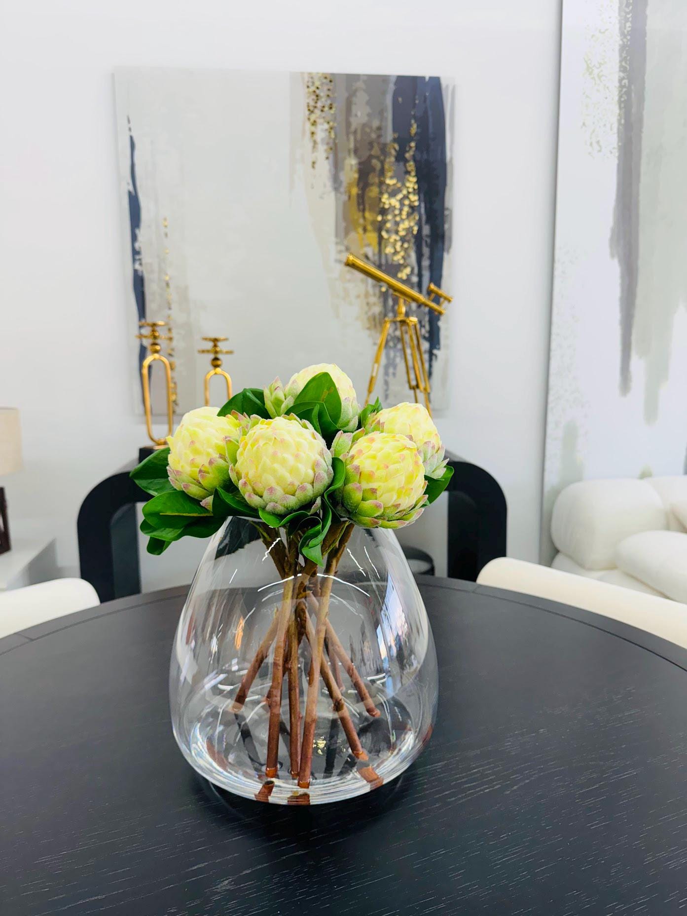 CREAM PROTEA IN PYRAMID GLASS VASE