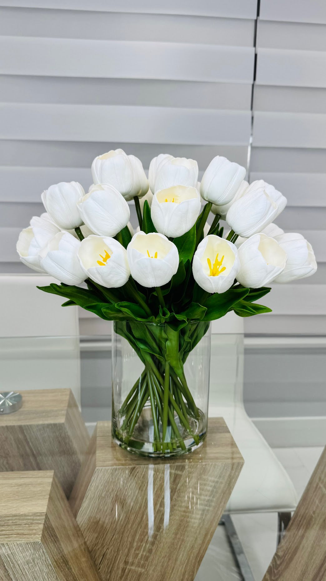 WHITE TULIP IN CYLINDER VASE