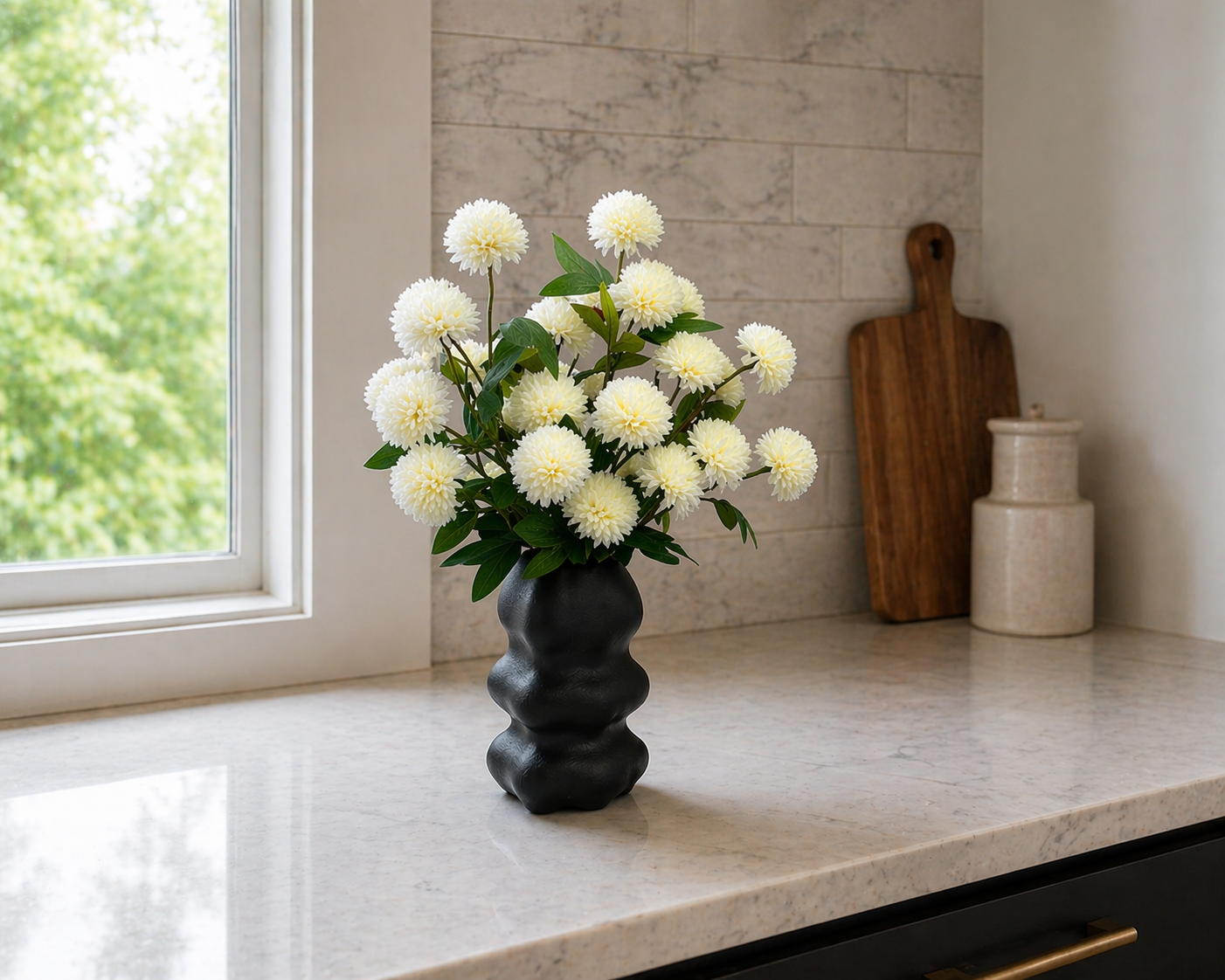 KIKU FLOWER IN MODERN BLACK VASE