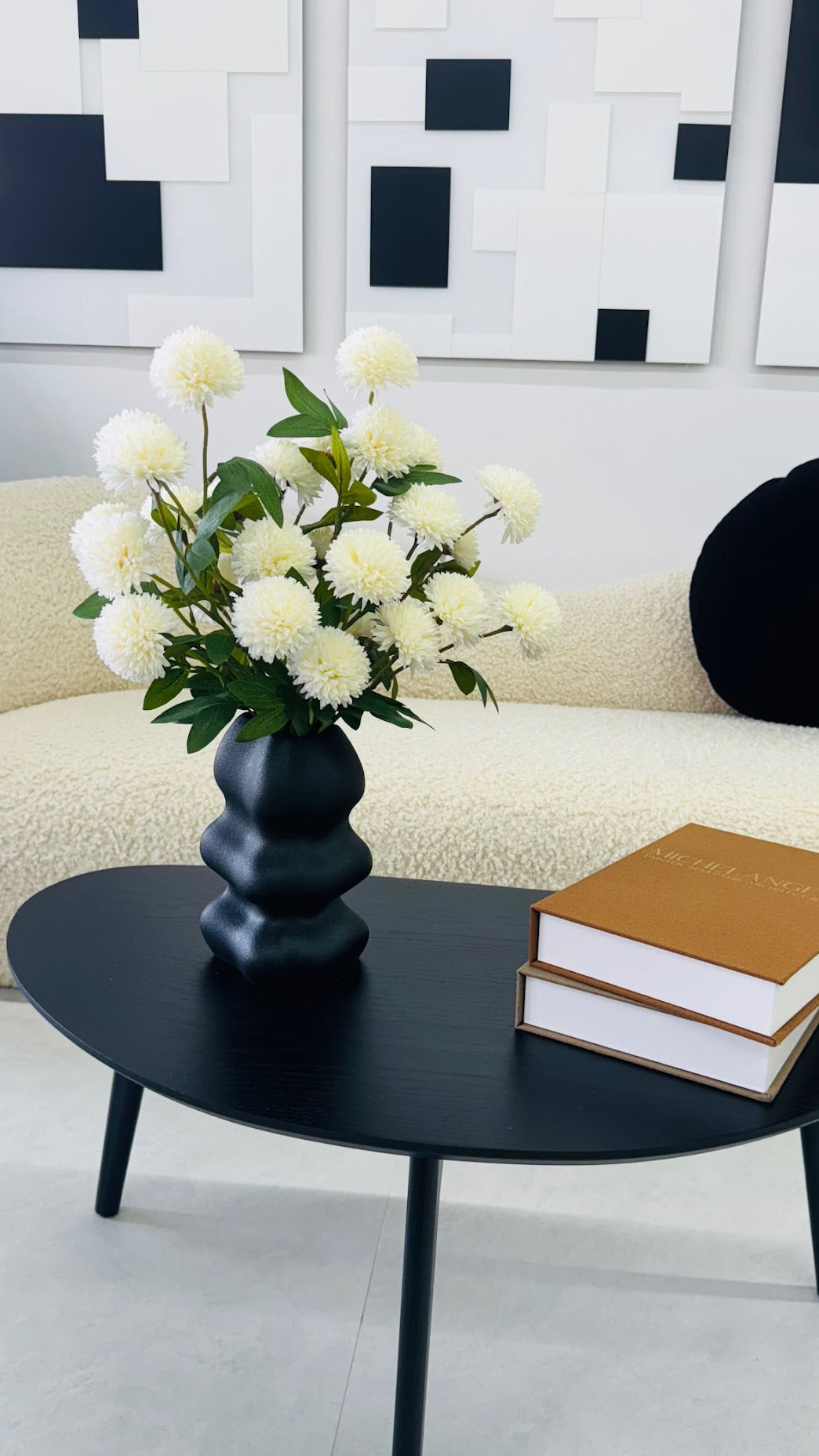 KIKU FLOWER IN MODERN BLACK VASE