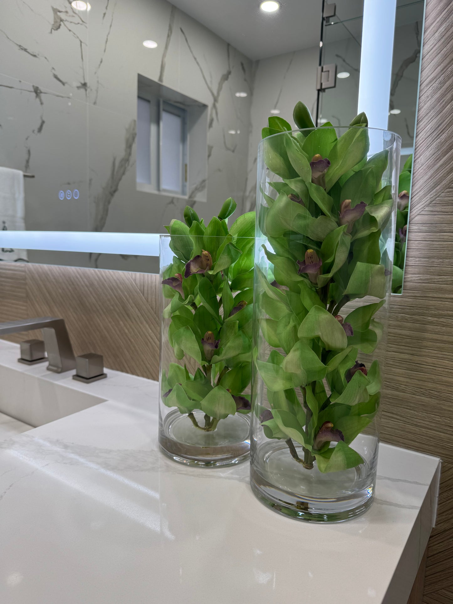 SET OF DECORATIVE CYLINDERS WITH ORCHIDS