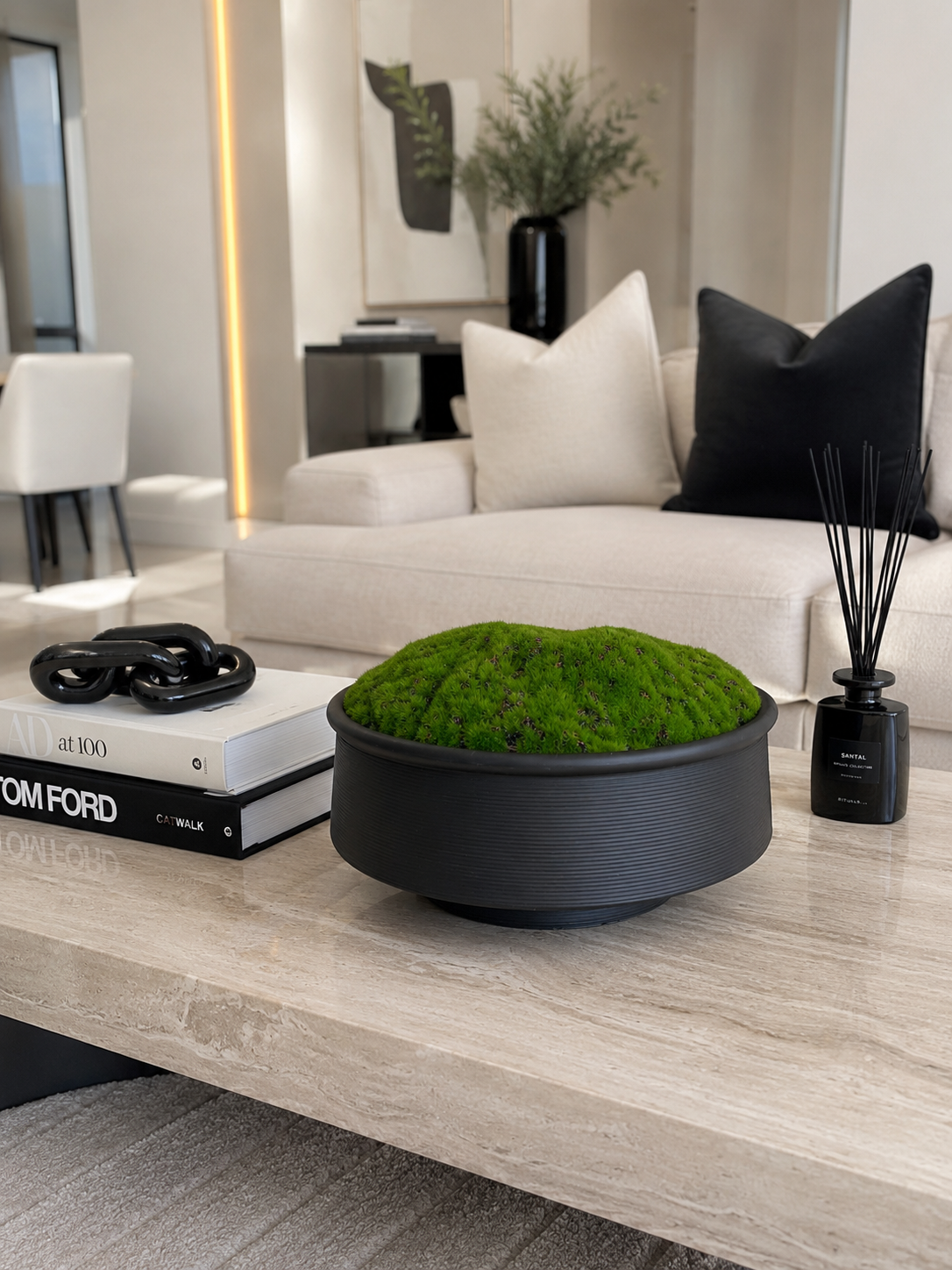 DECORATIVE MOSS ARRANGEMENT IN MATTE BLACK BOWL
