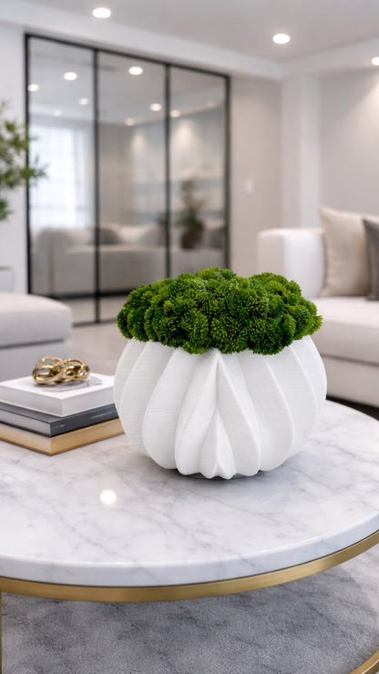 GREEN LEAF IN WITHE BASE