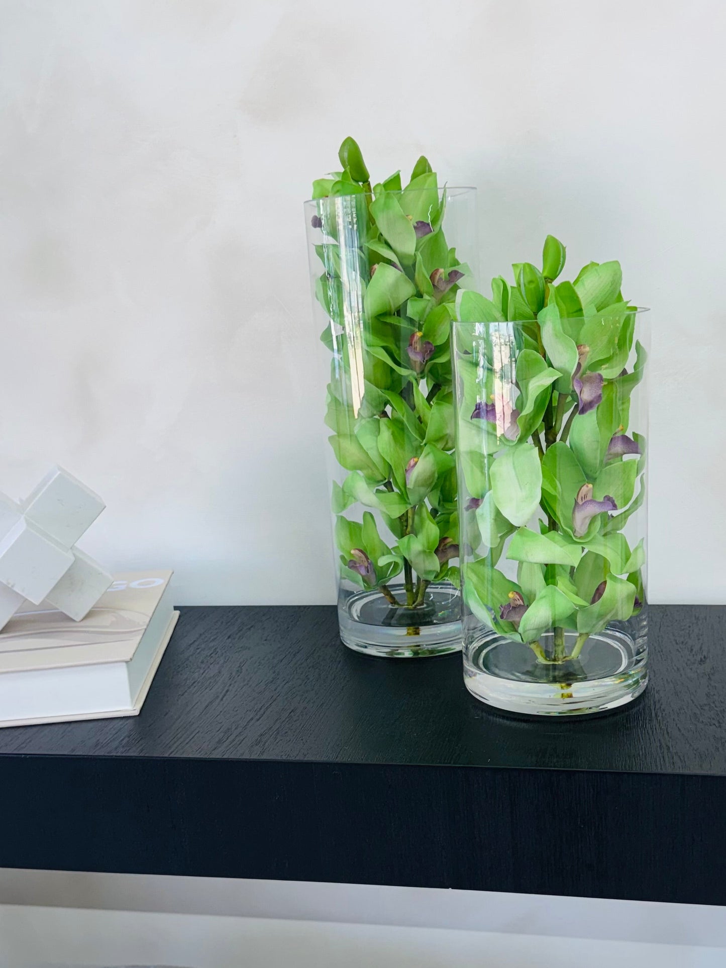 SET OF DECORATIVE CYLINDERS WITH ORCHIDS