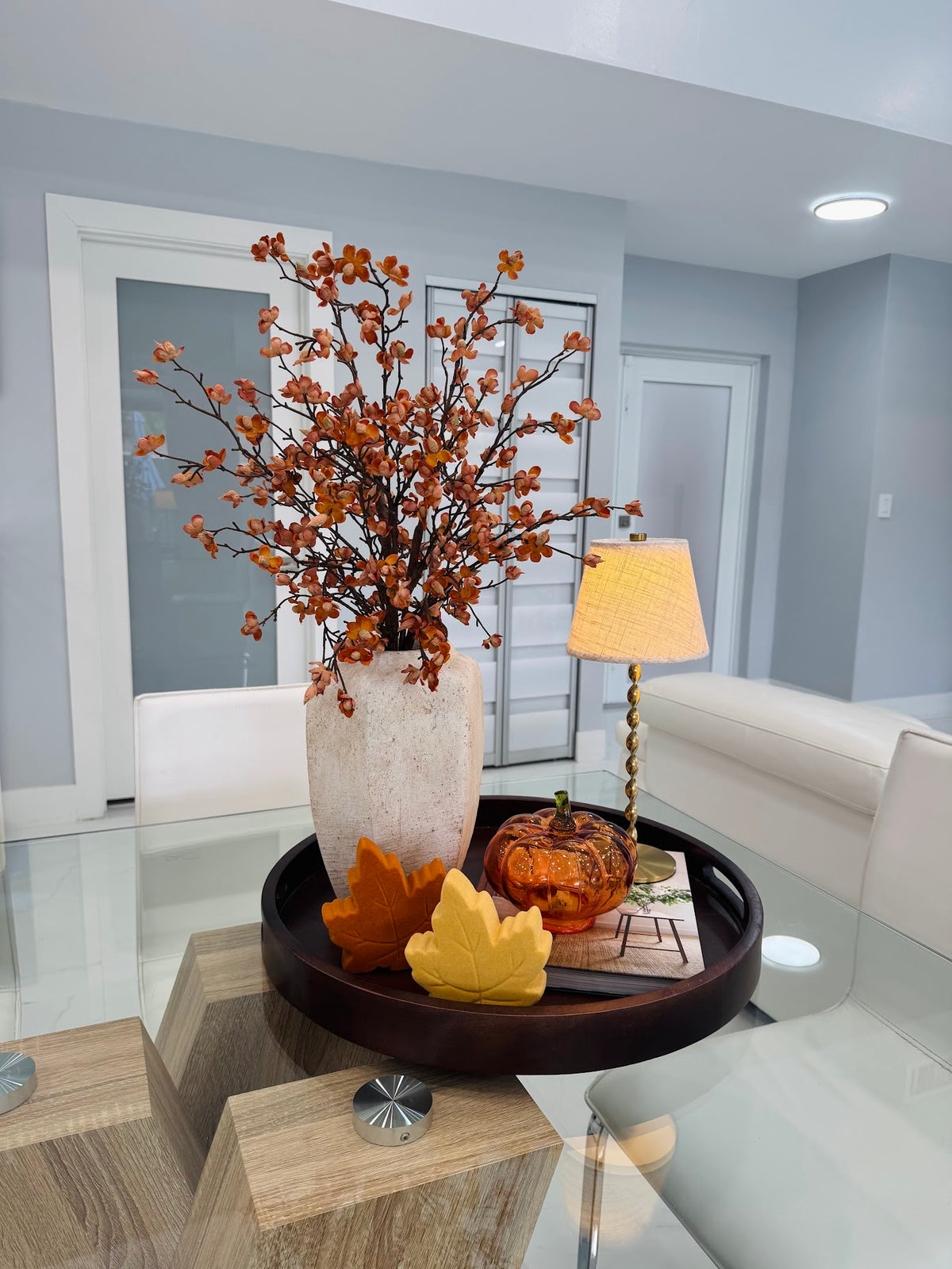 AUTUMN BLOSSOM DECOR SET WITH FLORAL ARRANGEMENT & LAMP