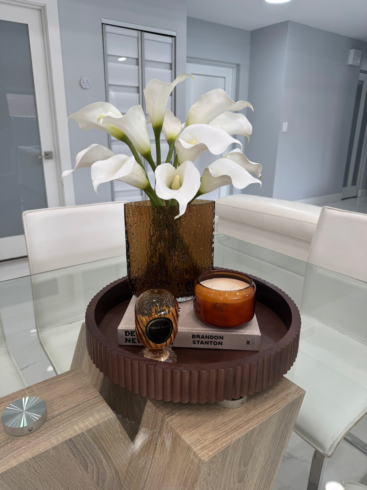 ELEGANT WHITE CALLA LILY & AMBER GLASS DECORATIVE SET