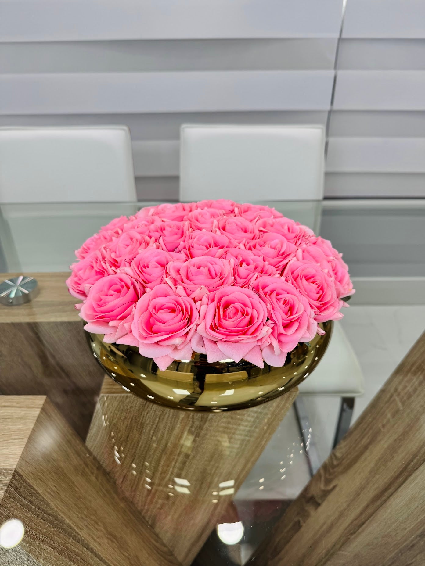 PINK ROSES IN CERAMIC GOLD VASE