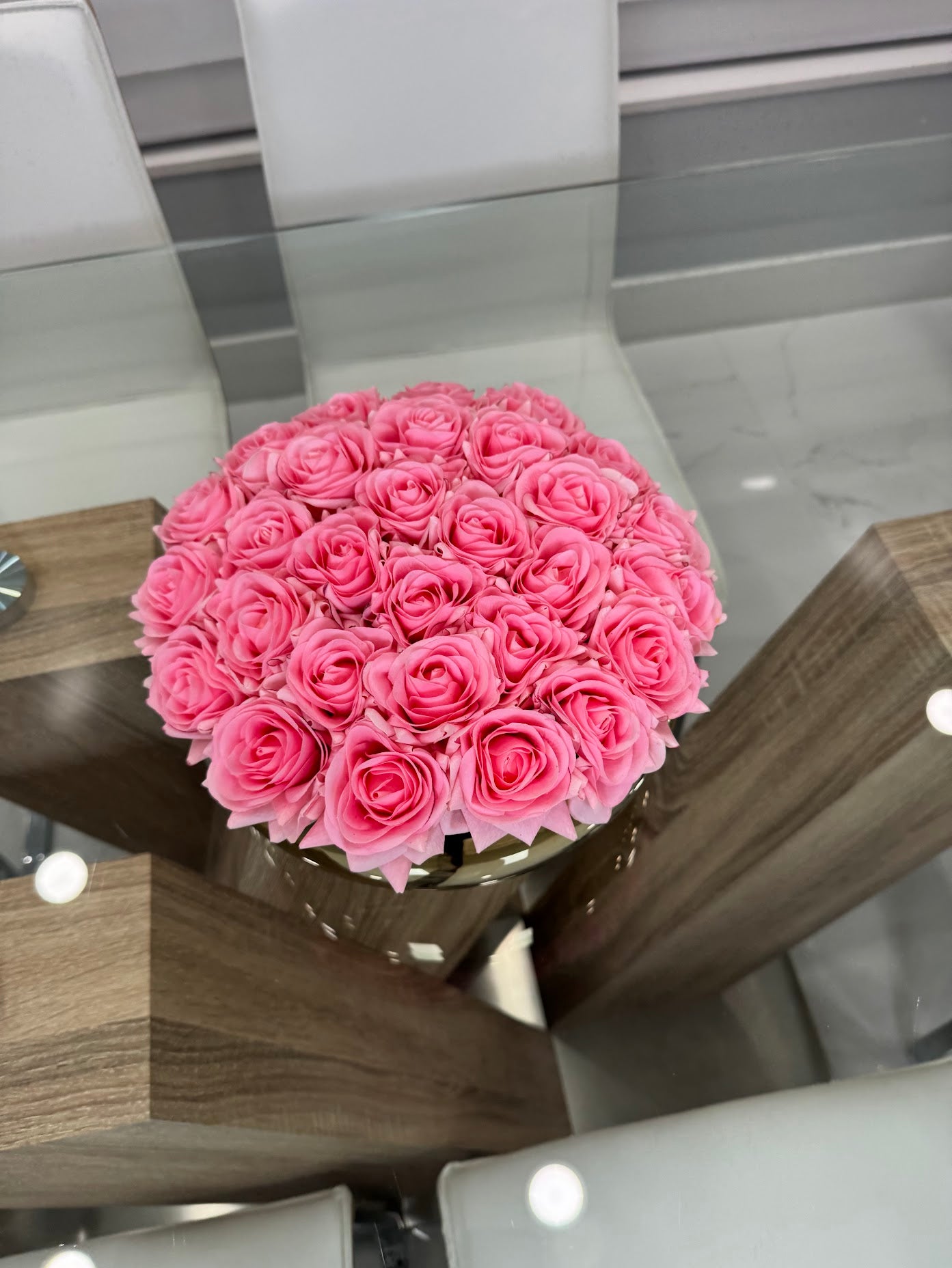 PINK ROSES IN CERAMIC GOLD VASE