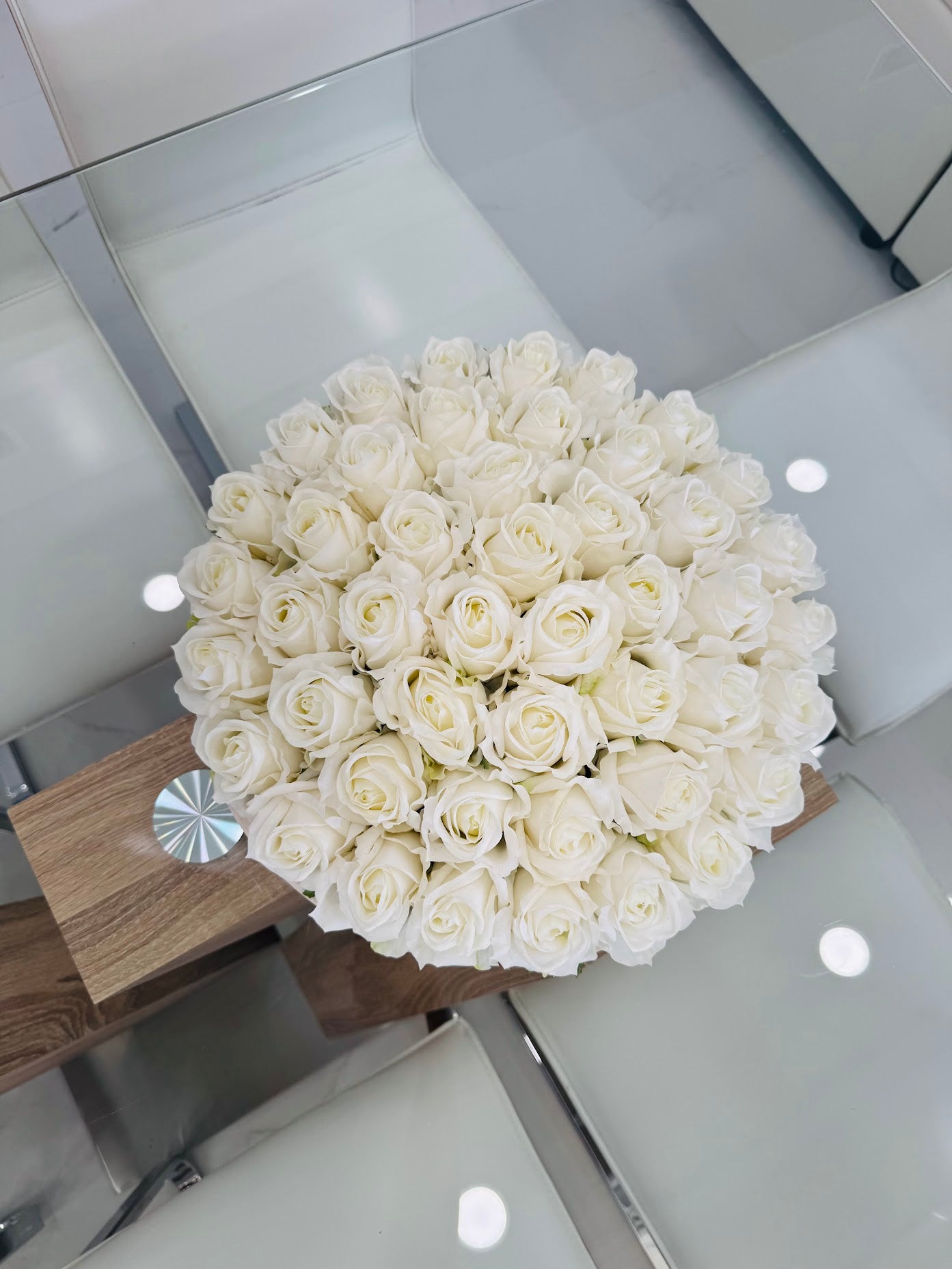 WHITE ROSES IN WOOD VASE