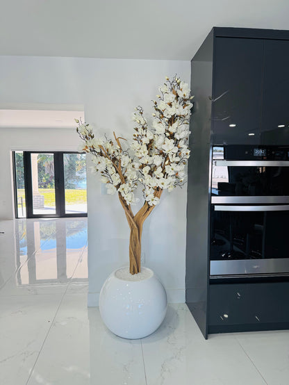 MAGNOLIA TREE IN GLOSSY WHITE GLOBE BASE