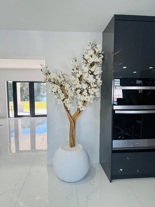 MAGNOLIA TREE IN GLOSSY WHITE GLOBE BASE