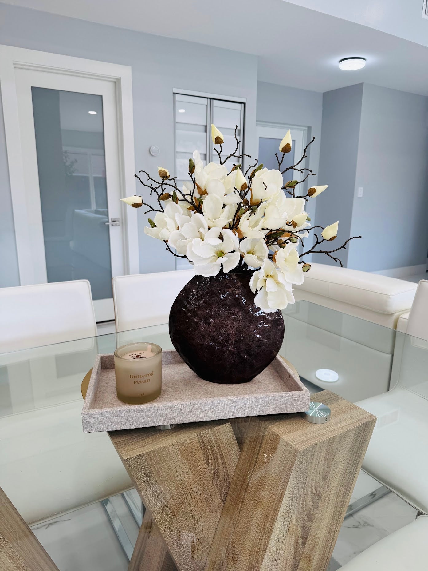 ELEGANT CREAM MAGNOLIA IN TEXTURED VASE