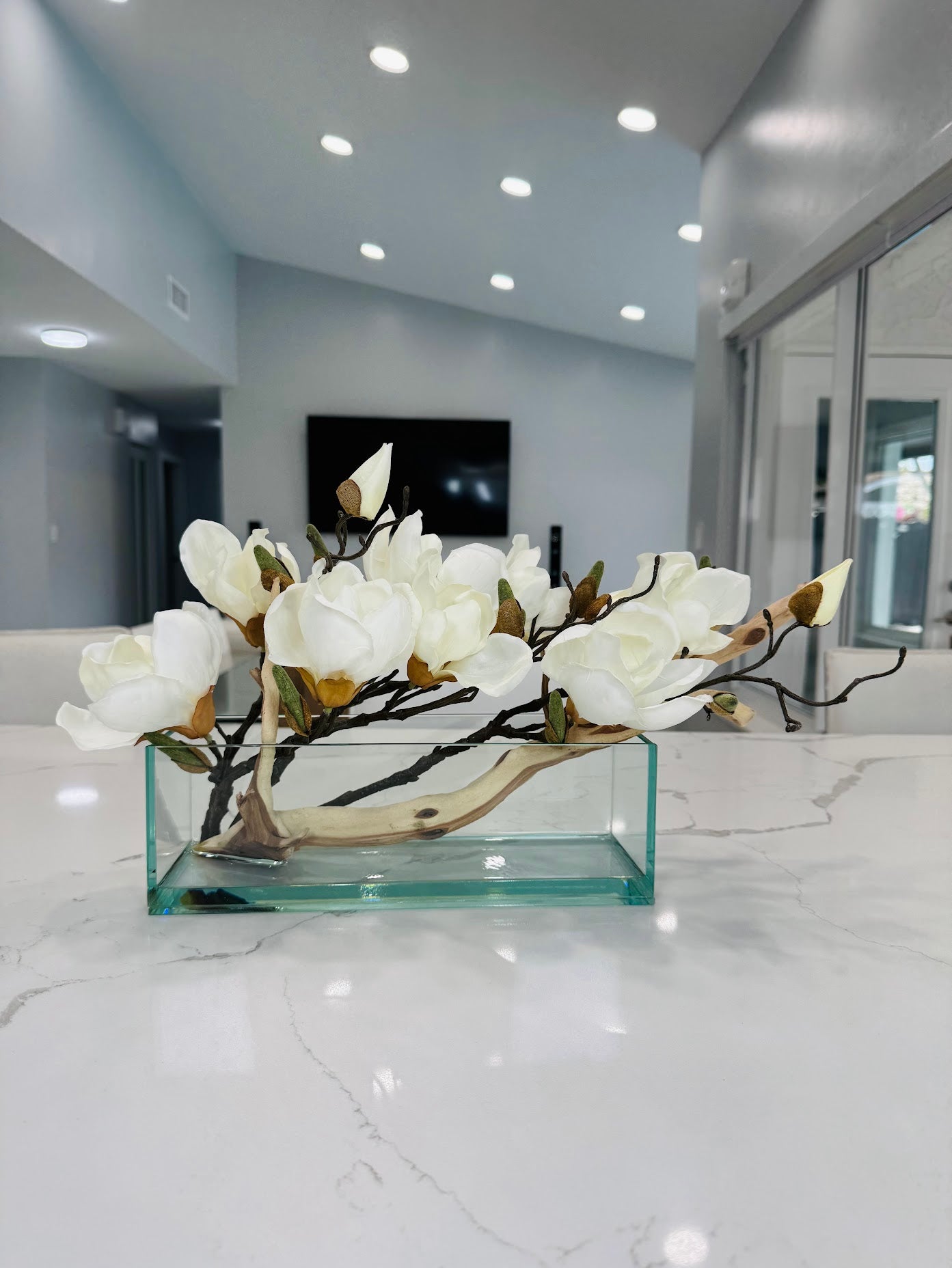 MAGNOLIA WITH WOOD IN RECTANGULAR VASE