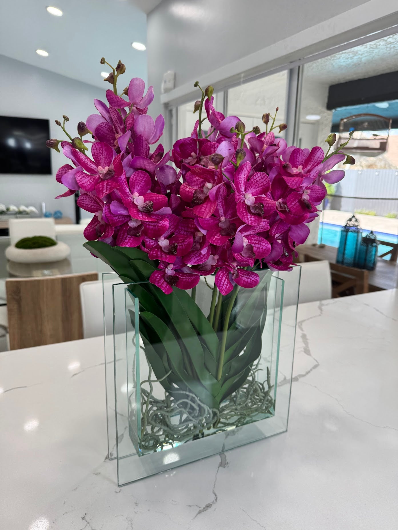 SQUARE GLASS VASE WITH ORCHIDS