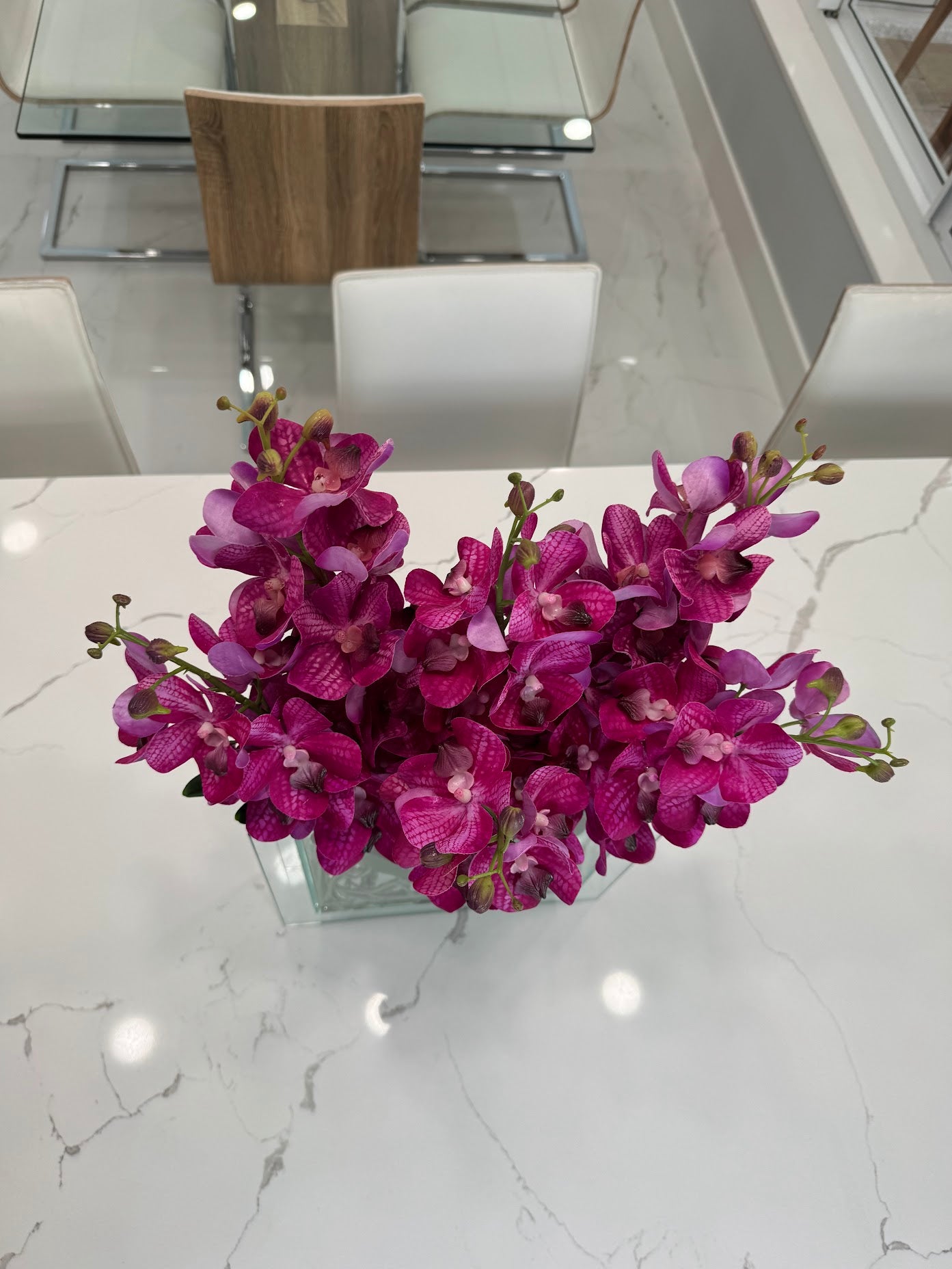 SQUARE GLASS VASE WITH ORCHIDS
