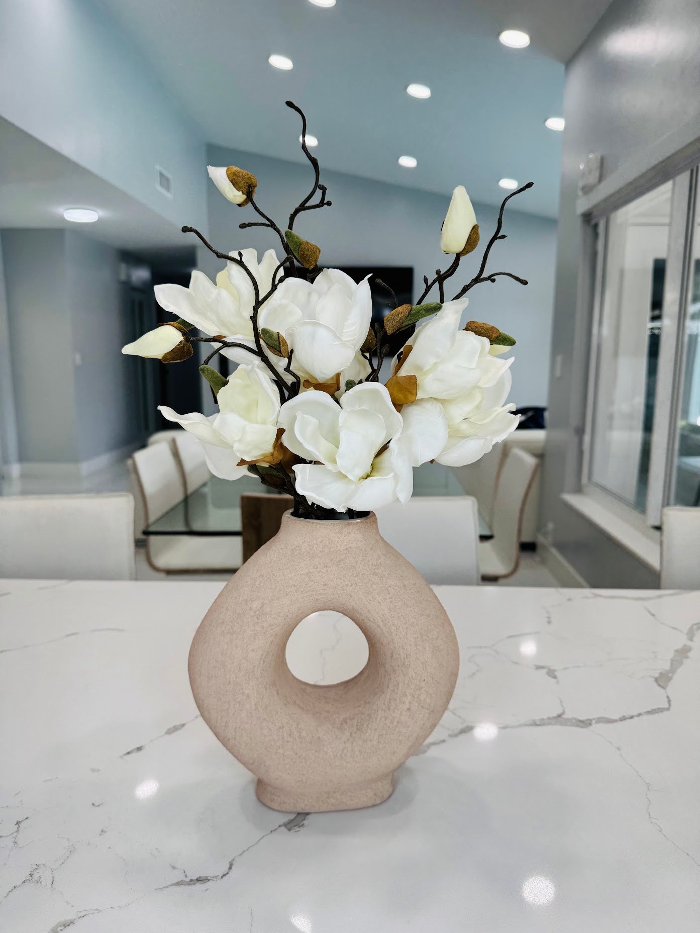 MODERN CERAMIC VASE WITH MAGNOLIAS