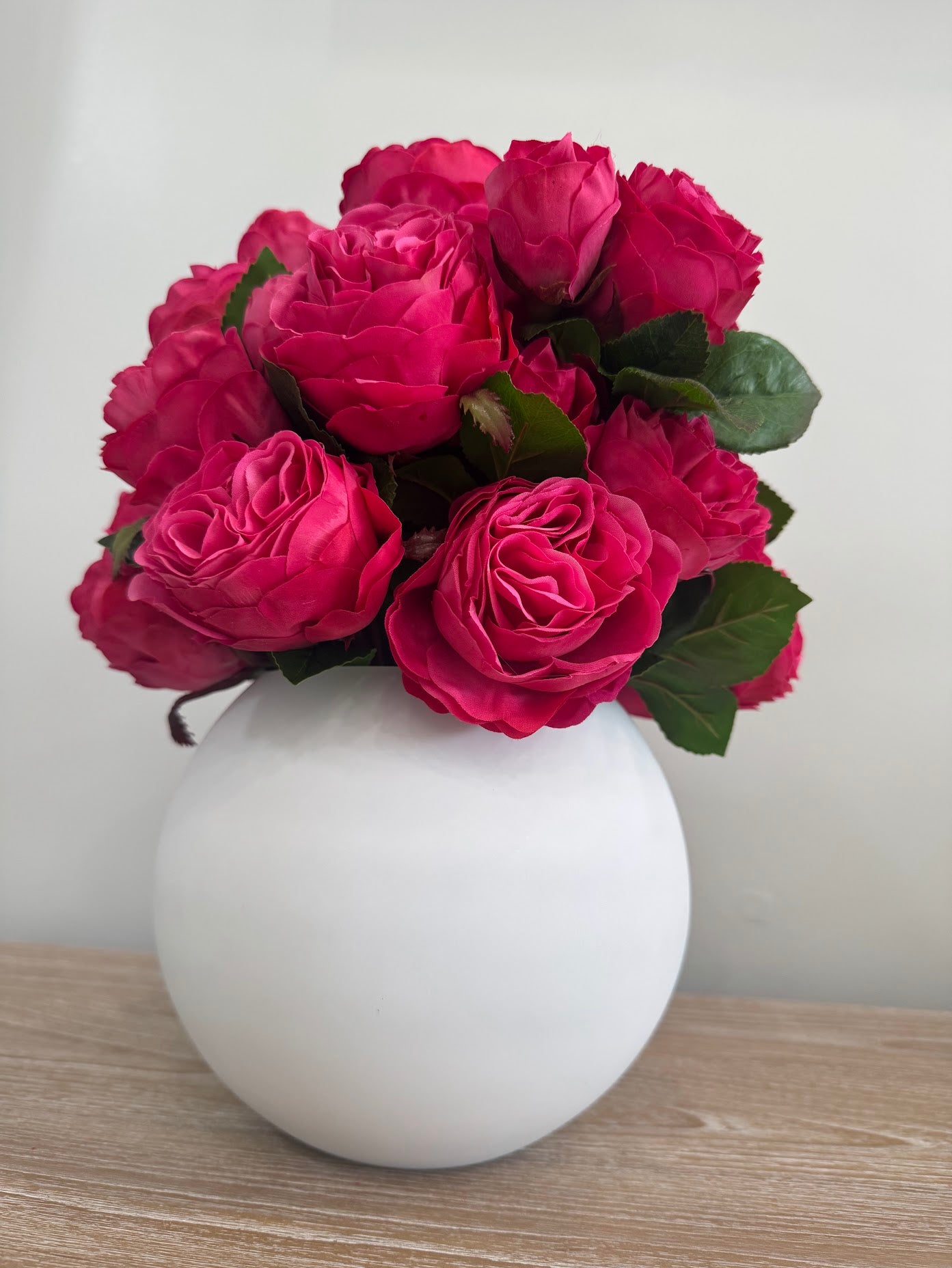 LUXURY FUCHSIA ROSE ARRANGEMENT IN WHITE VASE