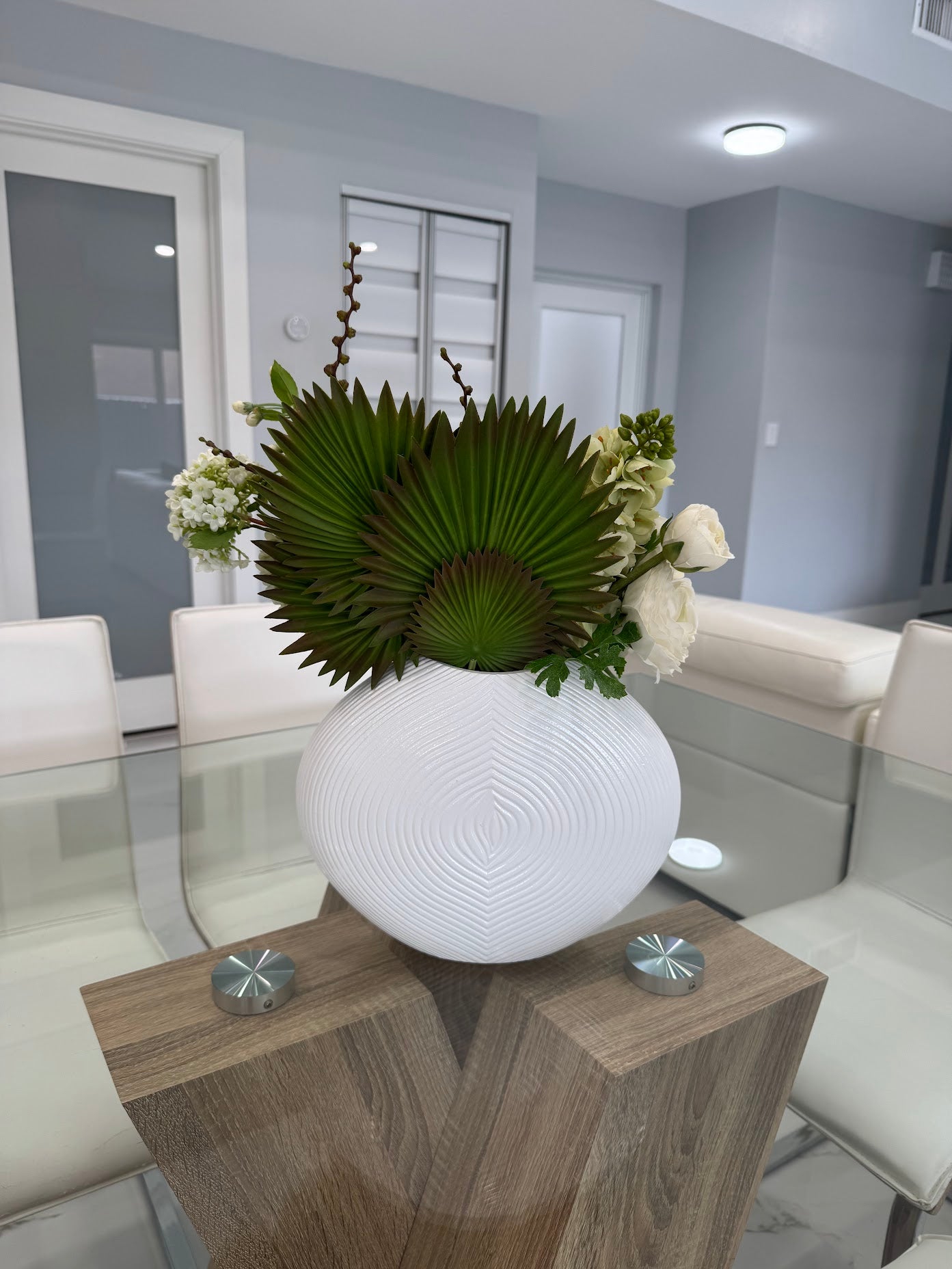 ELEGANT GREEN & WHITE FLORAL ARRANGEMENT