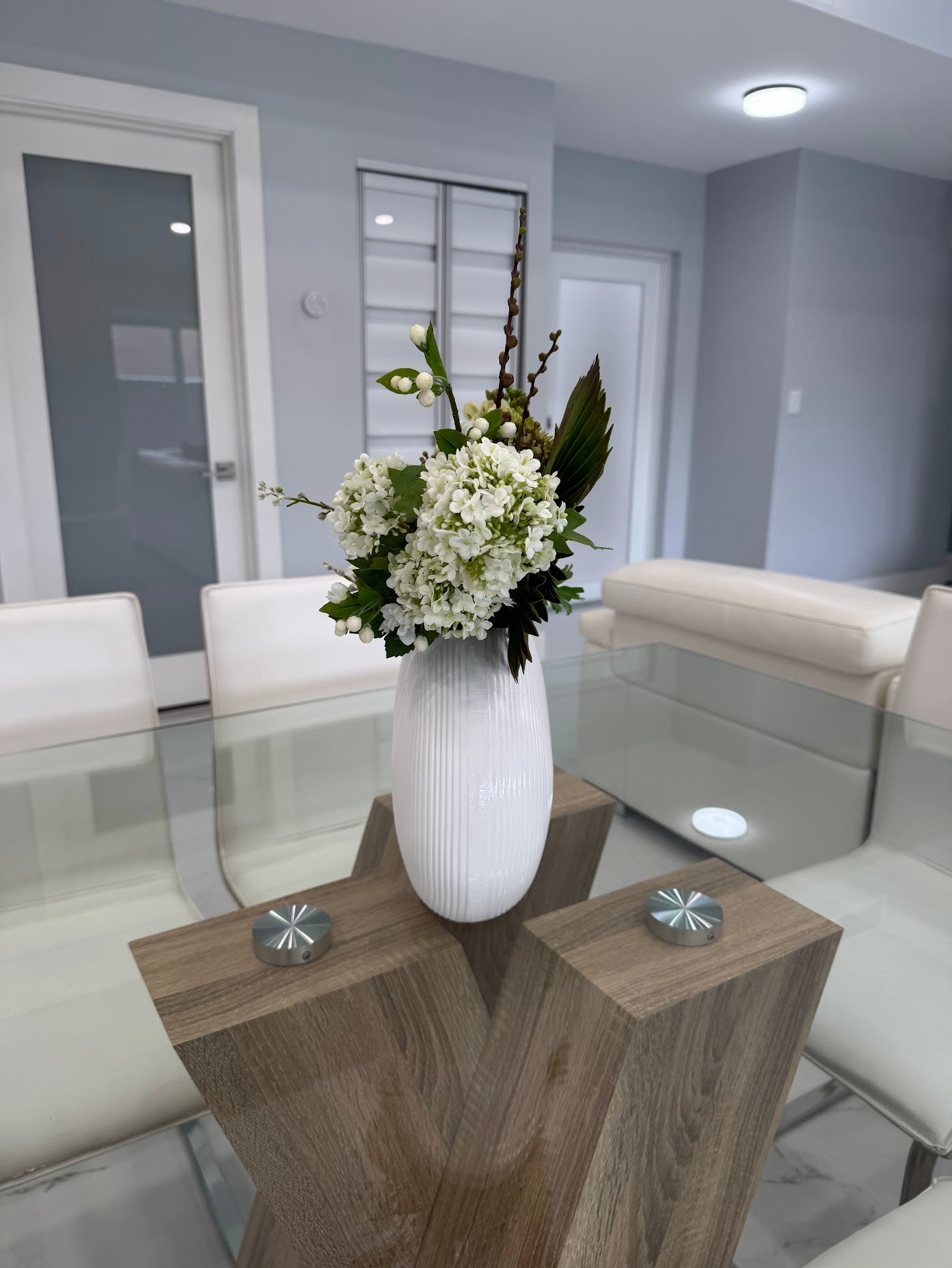 ELEGANT GREEN & WHITE FLORAL ARRANGEMENT