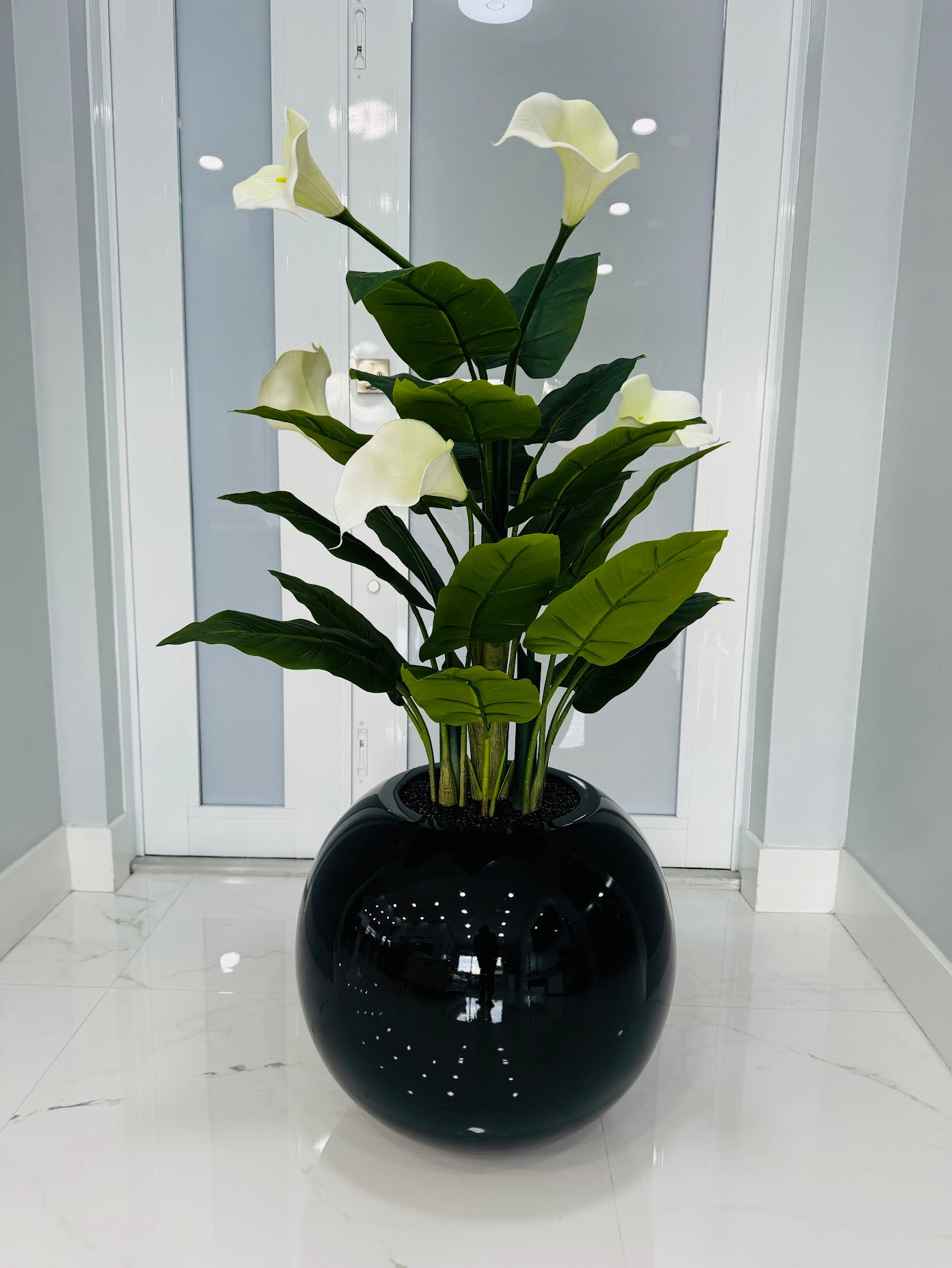 CALLA TREE IN GLOSSY BLACK GLOBE VASE