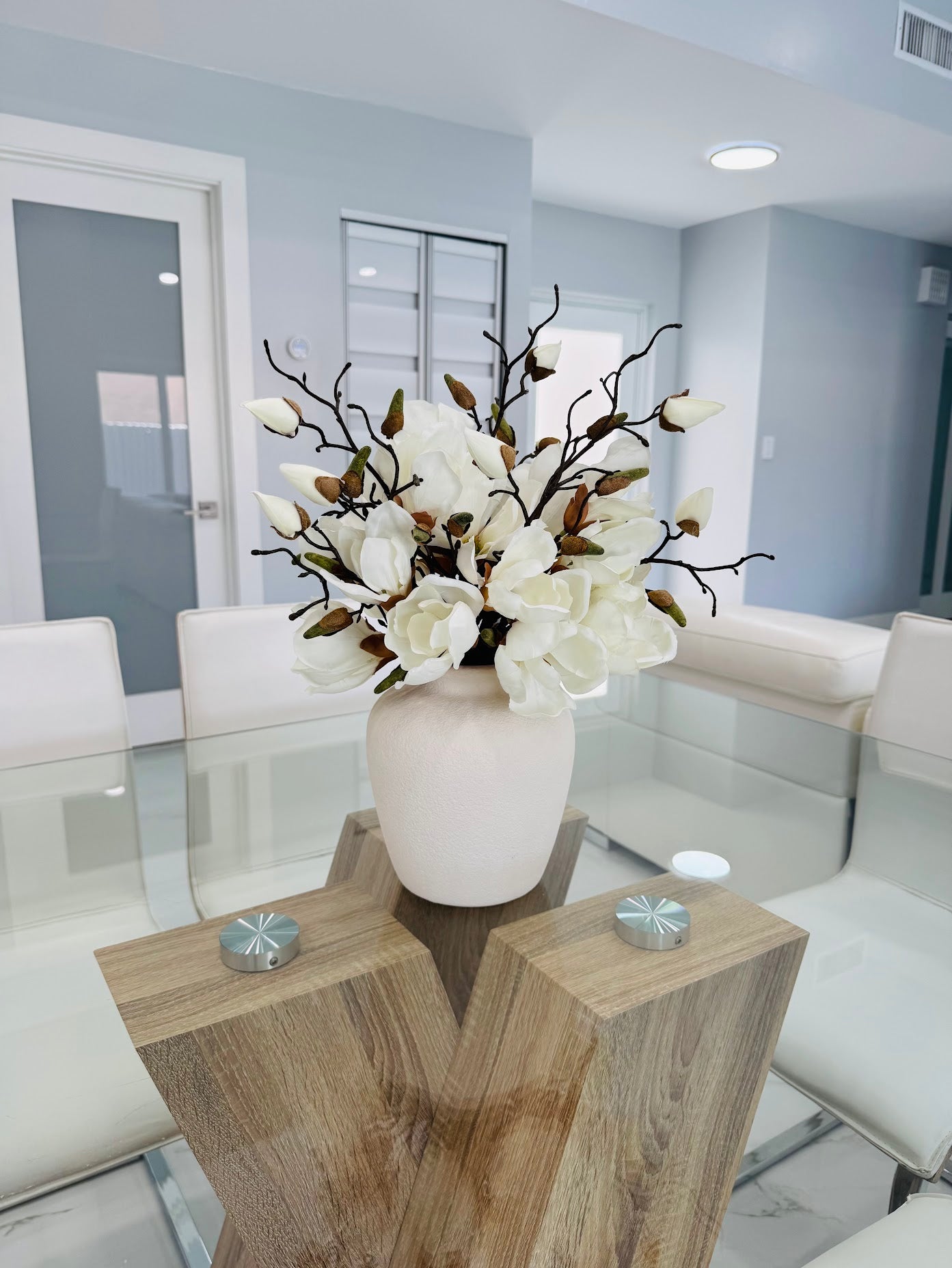 CERAMIC VASE WITH MAGNOLIAS