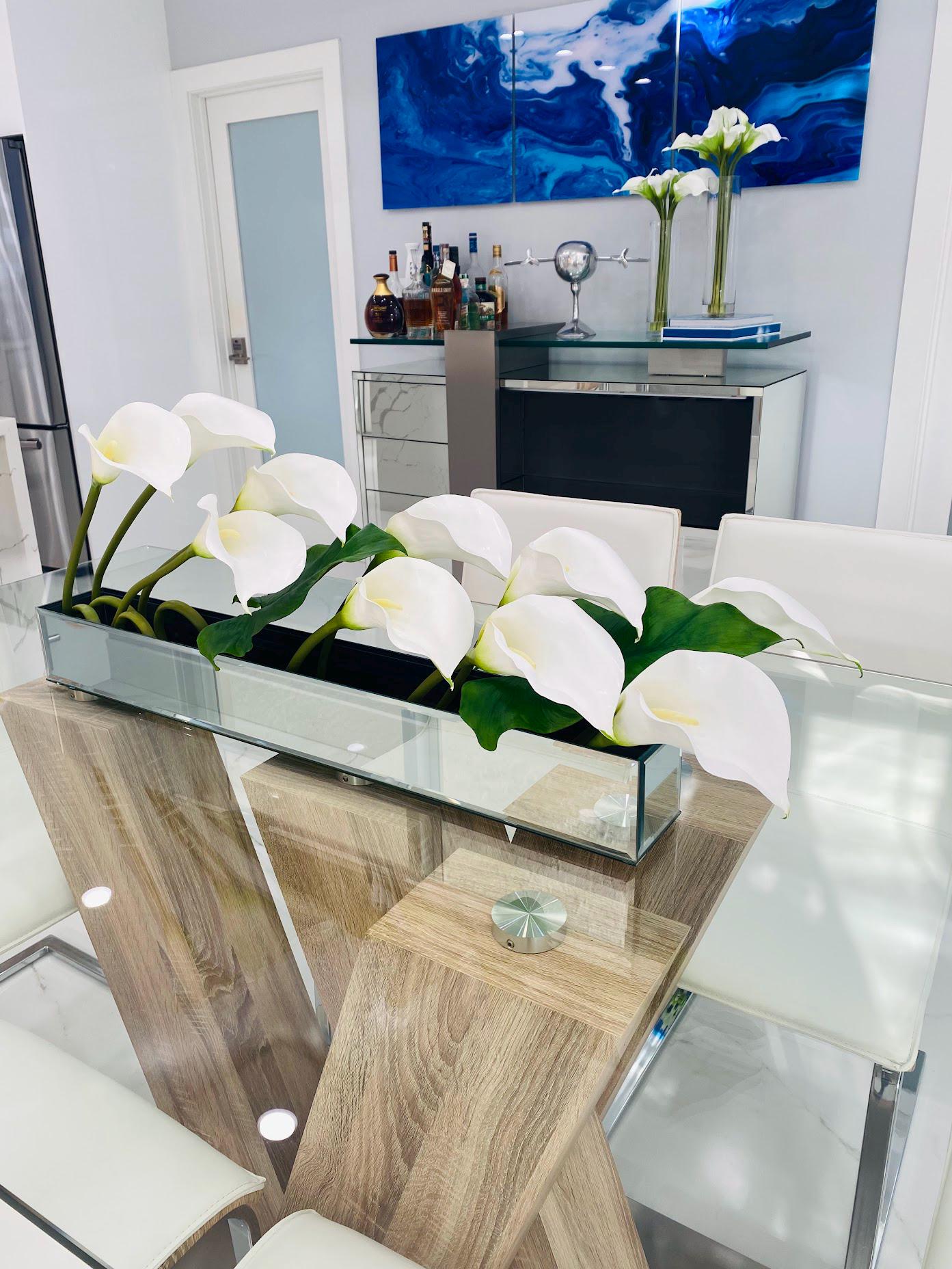 CALLA LILY IN RECTANGULAR MIRROR VASE