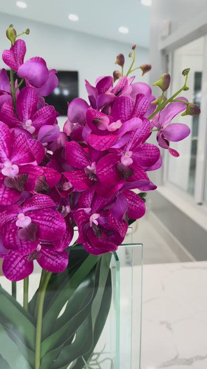 SQUARE GLASS VASE WITH ORCHIDS